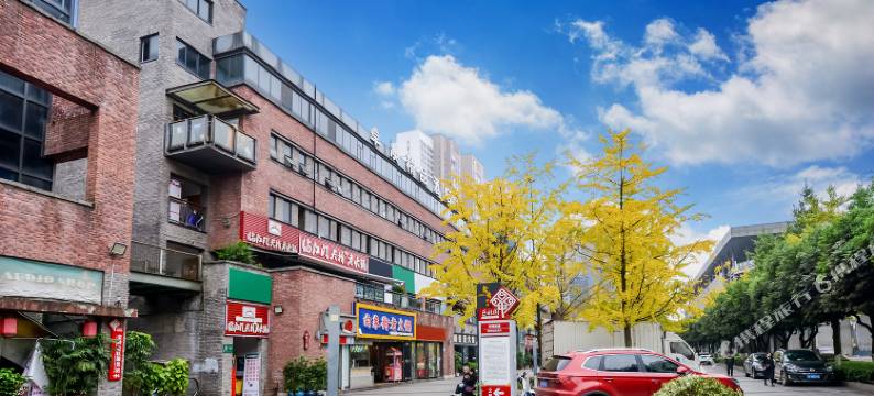 卓澳精品酒店(重庆金开大道鸳鸯轻轨站店)图片