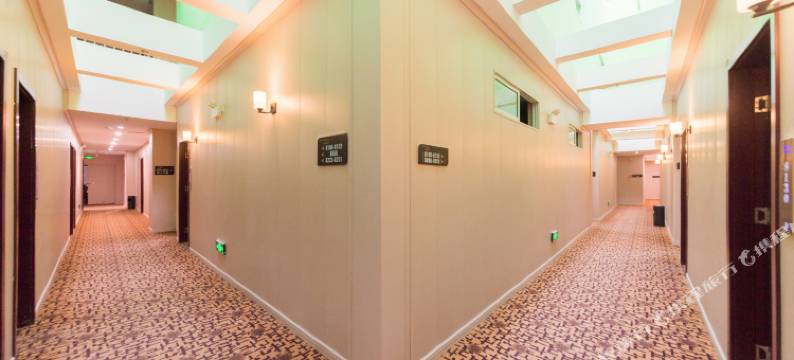 蓝湾假日酒店(南京柳洲东路地铁站店)图片