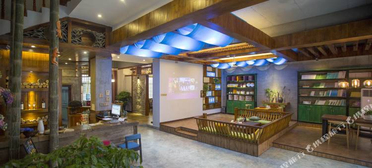 张家界梦里故乡客栈(武陵源标志门国家森林公园店)图片