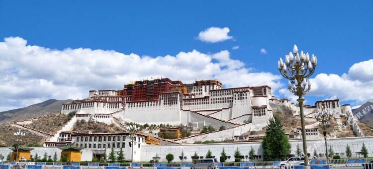 拉萨布达拉宫娘热南路亚朵酒店图片