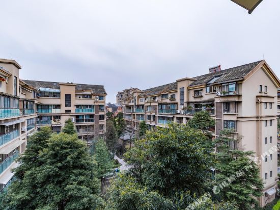 成都熊猫下山公寓