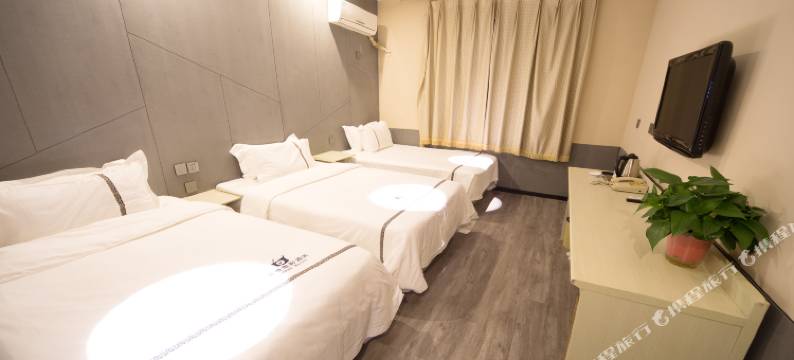 蓝鱼电影酒店(涞水汽车站店)图片