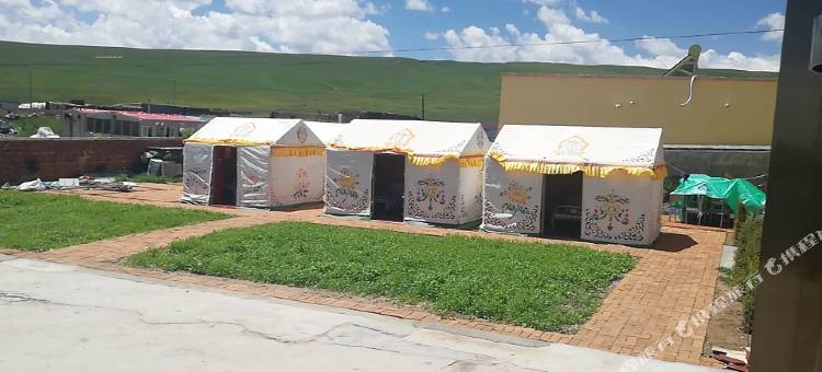 青海湖黑马河九号大本营露营基地图片