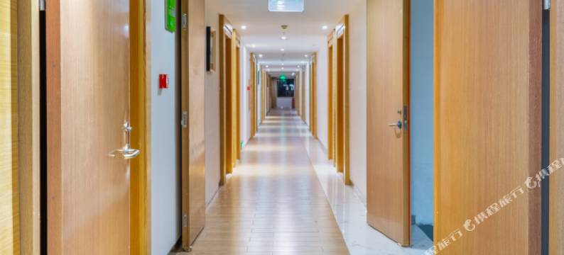 湛江燕岭翠园酒店(东风海鲜市场店)图片