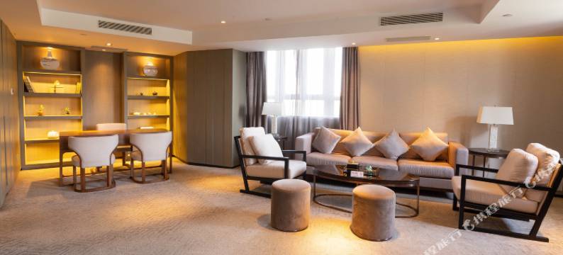 西安水晶岛酒店(省体育馆地铁站高新万达ONE店)图片