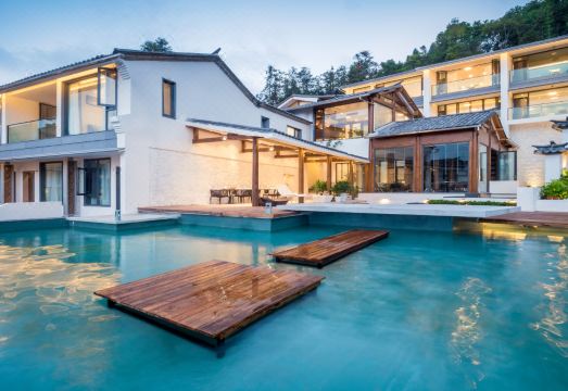 腾冲天阔云宽·森旅度假酒店外景图