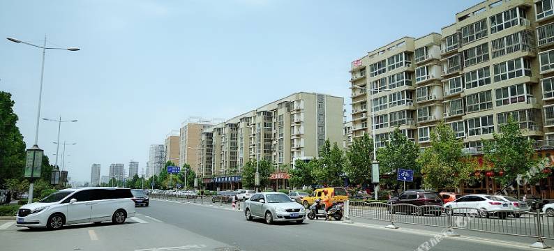 郑州豫鼎商务酒店(北龙湖湿地公园柳林地铁站店)图片