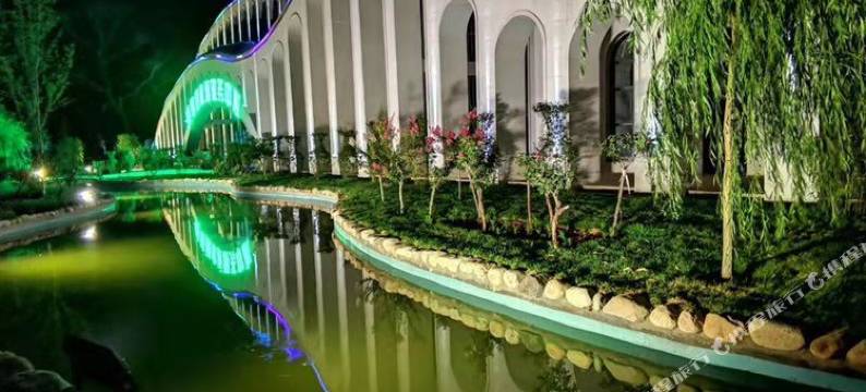 灵寿花溪谷树桥公园酒店图片