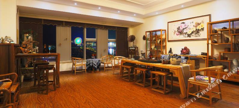 青岛鑫龙假日酒店(黄岛金沙滩石油大学地铁站店)图片