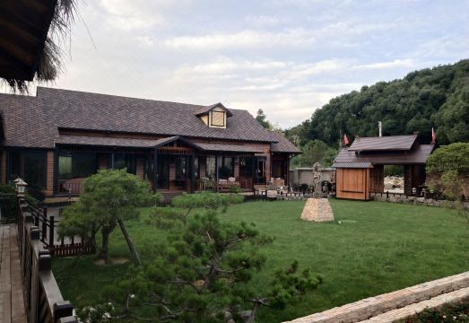 Chi'en ManorHotel Overview