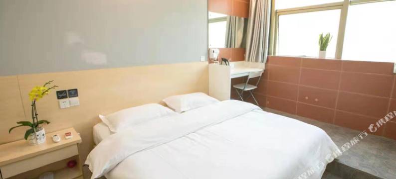 南京又一天轻奢酒店(万寿地铁站高力汽配城店)图片