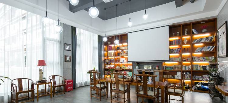 壹年肆季主题客栈(张家界国家森林公园店)图片