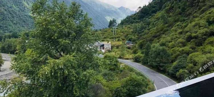 四姑娘山观岳民宿图片