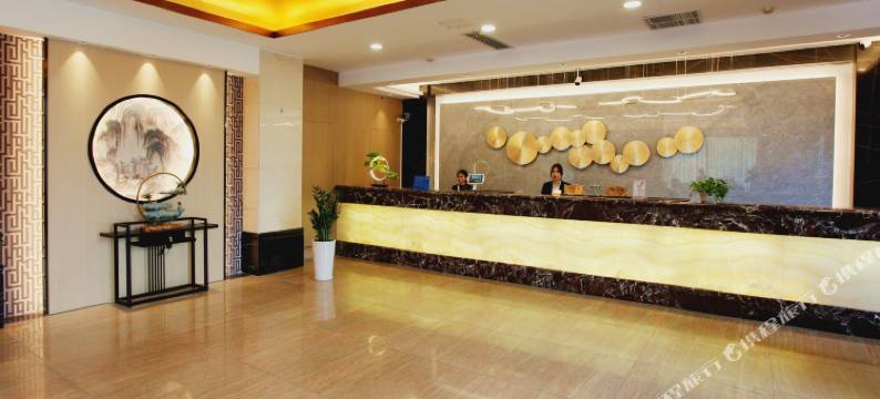 恒晖皇城酒店(云浮新兴汽车站筠城广场店)图片