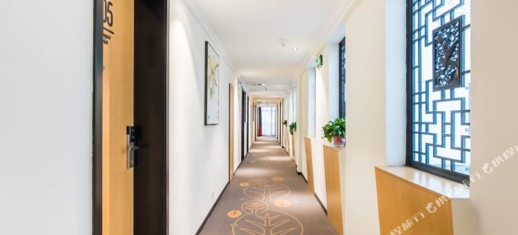 青季酒店(苏州盛泽大润发舜新中路店)图片