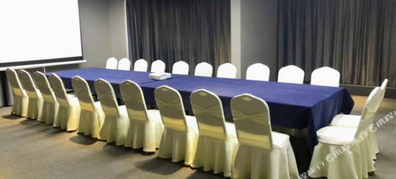 云鼎青年文艺酒店(许昌胖东来天使城店)图片