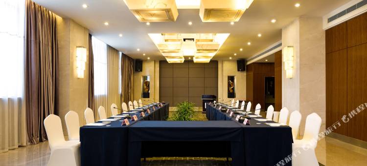 乌鲁木齐西北石油酒店(铁路局北京路汇嘉时代广场店)图片