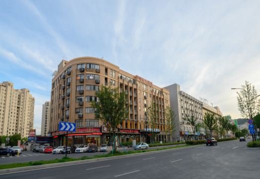 Xifei Yibo Hotel (Hangzhou Lin'an Square Metro Station) Hotel Overview