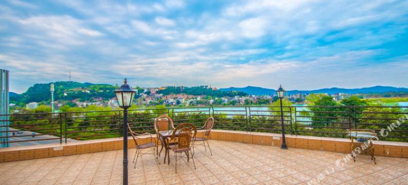 射洪滨江万丽酒店图片