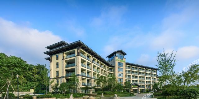 千岛湖开元曼居酒店 位于国家5a级风景名胜区千岛湖,由浙江安卓酒店