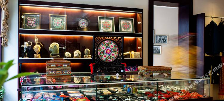 理县古尔沟莱苏河文化主题酒店图片