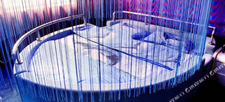 清原夜色主题宾馆图片