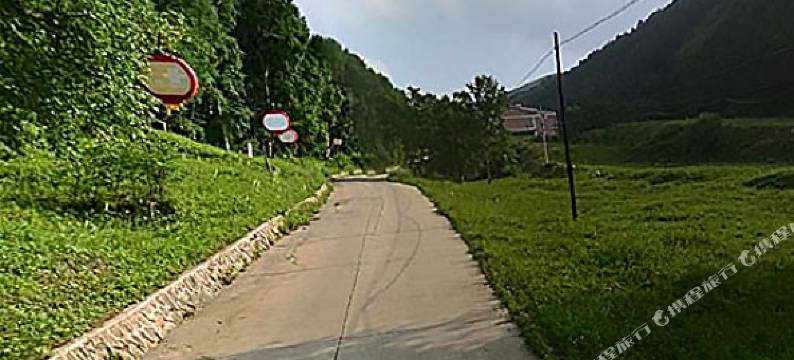 张家口翠云山森林滑雪民宿图片