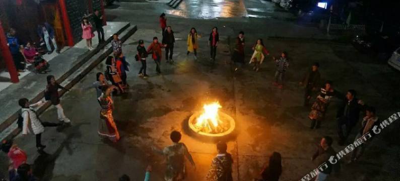 平武格桑美朵避暑山庄图片