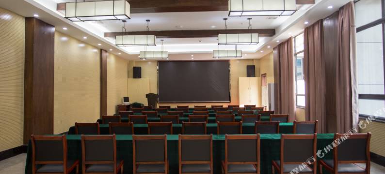 沁源假日酒店(池州高铁站店)图片