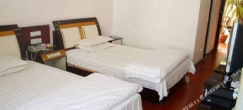 陆良君临宾馆图片