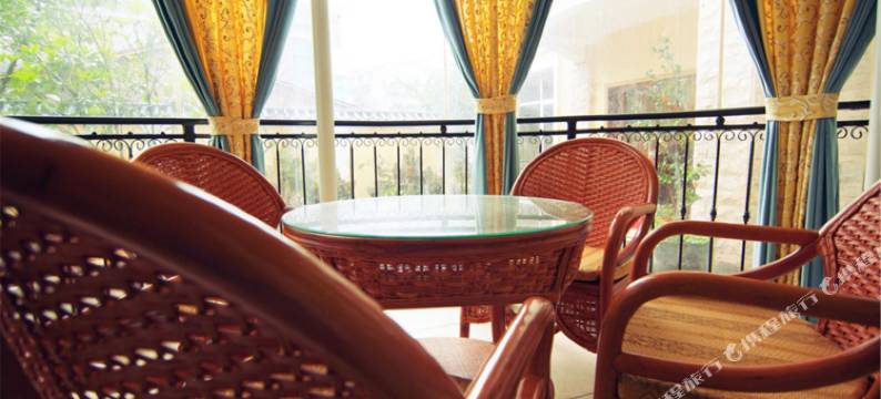 罗平麗雅庭院酒店图片