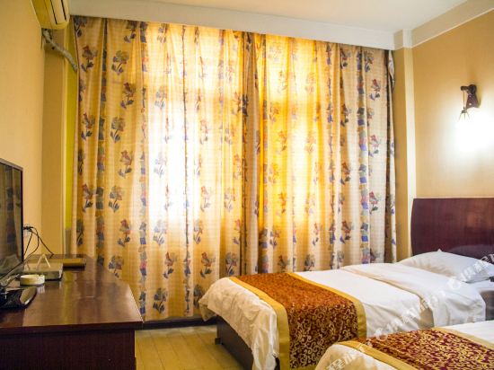 临朐红叶大酒店 3.0分(27条点评) 98起距离690米立即预订