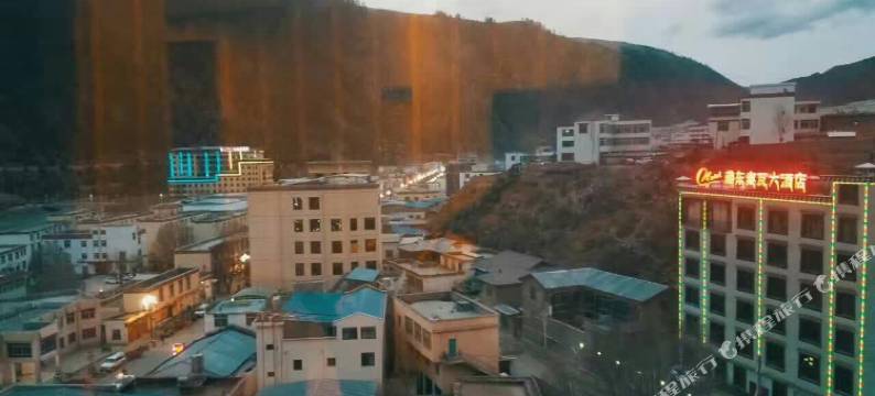 左贡察瓦藏东大酒店图片