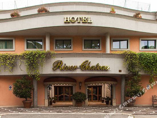 河畔城堡酒店