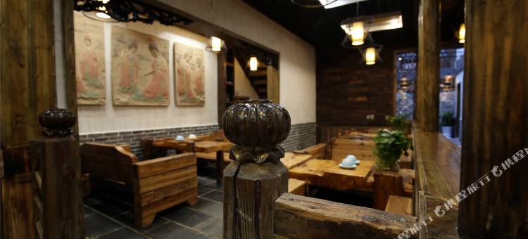 幸福乌托邦民宿(凤凰古城南华门店)图片