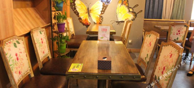 鹏宇卡尔顿国际酒店(驻马店玖隆茂店)图片