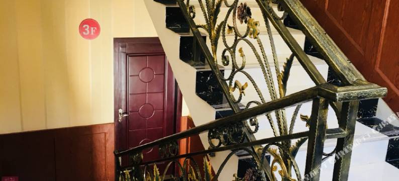 理县米亚罗雪山假日酒店图片