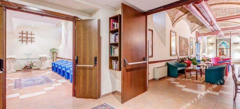 多莫斯凯梅塔娜酒店(Domus Carmelitana Rome)图片