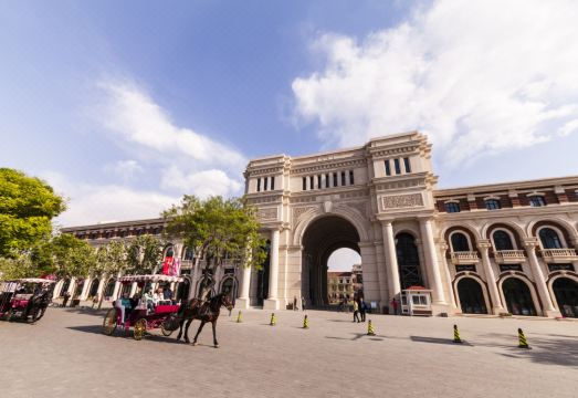 Tianjin Golden Crown HotelHotel Overview