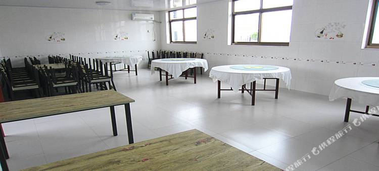 南戴河邻河宾馆图片