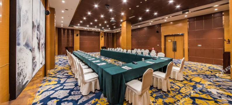 七里坪念山童话世界主题酒店图片