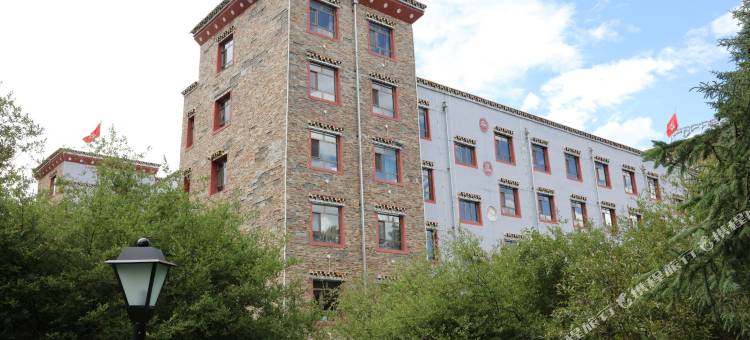 班玛红色教育宾馆图片