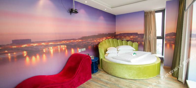 漫·屋顶情景酒店(汽车西站店)图片