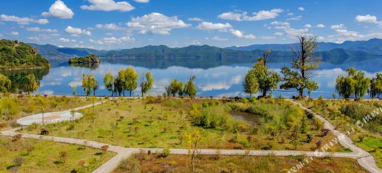 看云去·湖景度假庄园(泸沽湖格姆女神山索道店)图片
