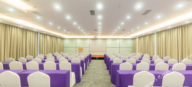 云孚里酒店(自贡彩灯公园梵华购物广场店)图片