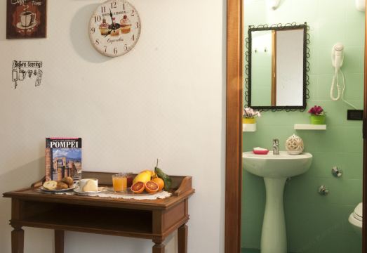 B&B Elena Hotel Overview