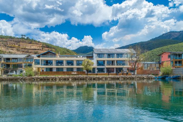 心宿·泸沽湖十里烟波全湖景会馆