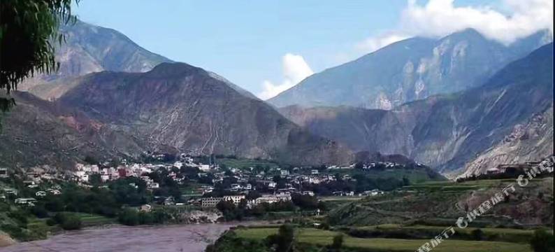 德钦奔子栏朝圣缘大酒店图片