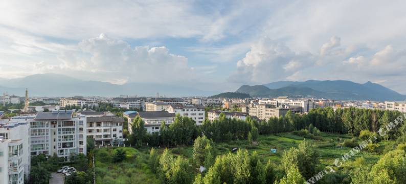 丽江360度雪山观景90平米精品豪华家庭套房图片