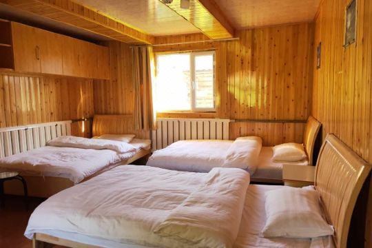 布尔津禾木乡东哈拉,喇嘛庙对面 客房干净 卫生,具有基础性设施,住宿